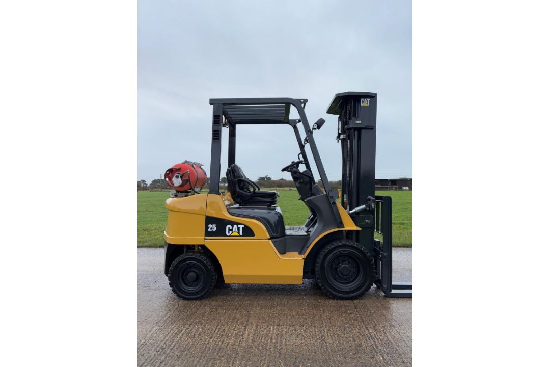 2019 Caterpillar GP25NT 2.5 Tonne Gas Forklift Truck Container Spec Low 7366 Hours - Image 5 of 14