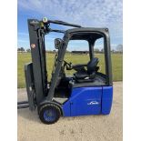 2014 Linde 1.5 Tonne Electric Forklift, ONLY 800 HOURS FROM NEW!, Container Spec, Charger Included