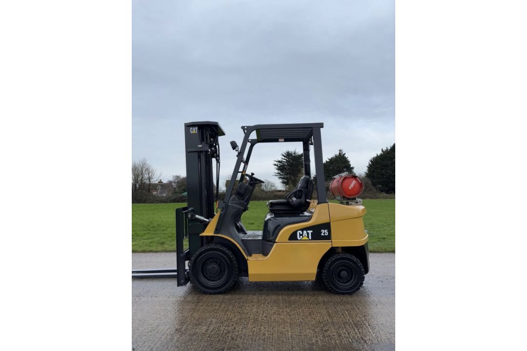 2019 Caterpillar GP25NT 2.5 Tonne Gas Forklift Truck Container Spec Low 7366 Hours - Image 4 of 14