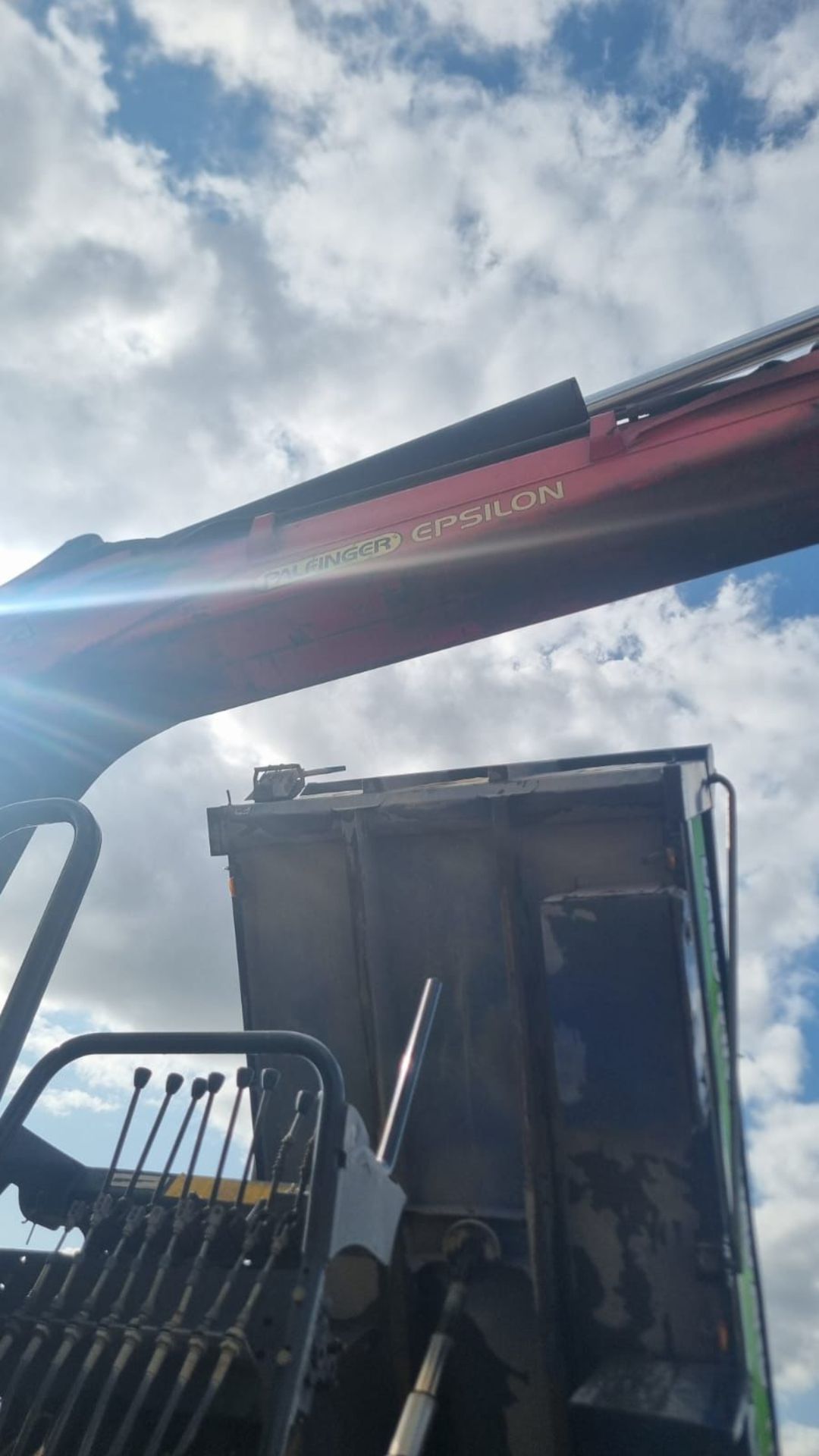 2014 Volvo FMX Grabber Tipper - 414217km / 257382 Miles - MOT to 30th Sep 25 Epsilon Crane - Image 9 of 20