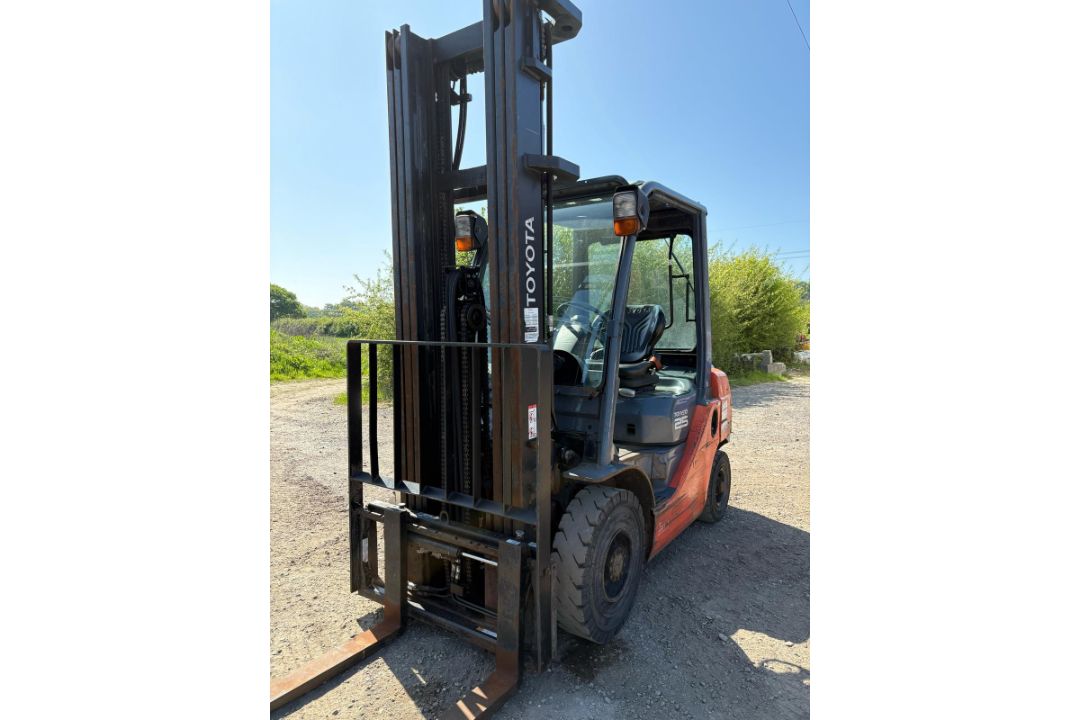 2017 Toyota 2.5 Tonne Diesel Forklift, 6124 Hours, 6m Triple Mast, Side Shift, Spare 4th Service - Image 4 of 8