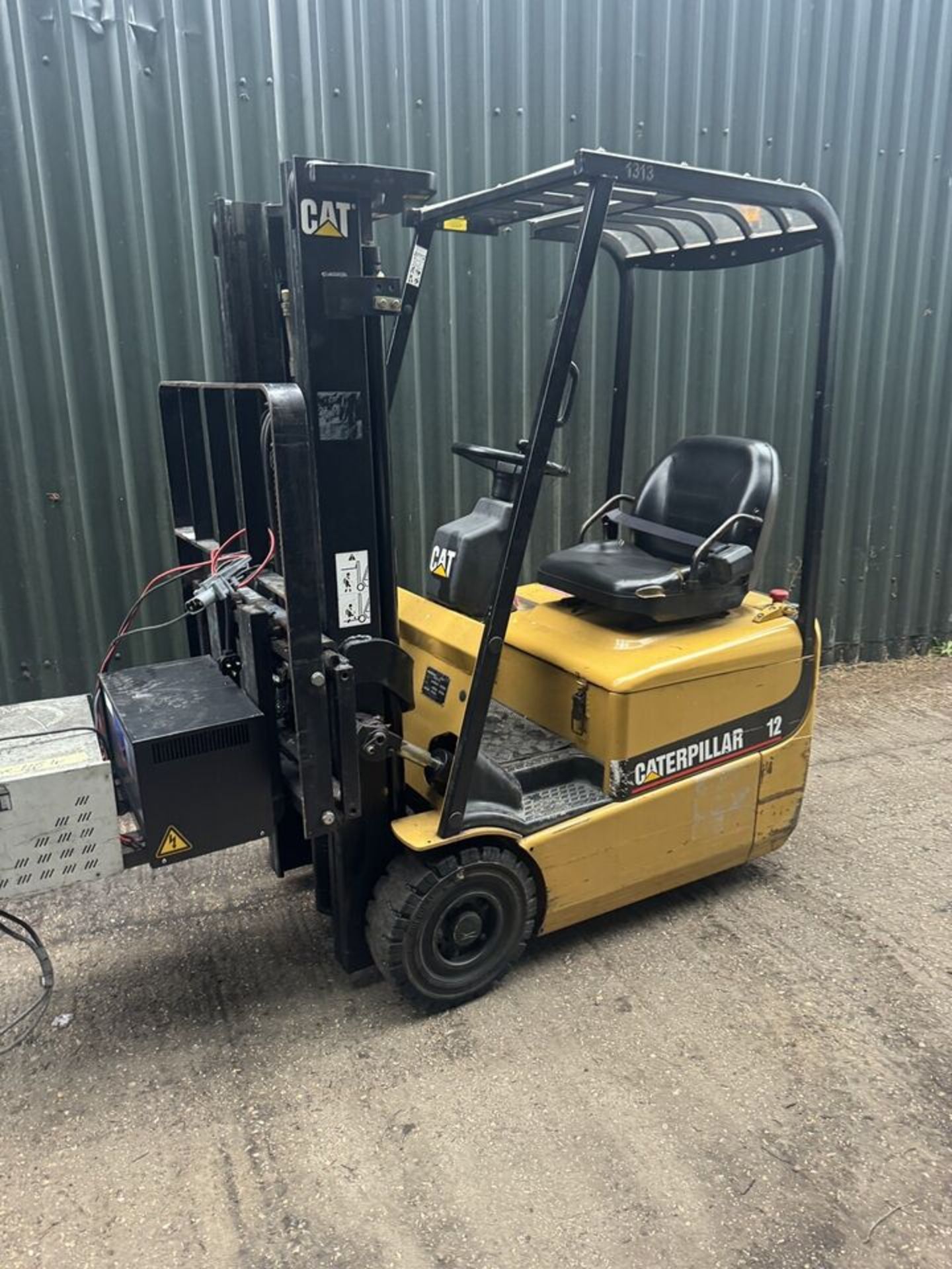 Caterpillar 1.2 Tonne Electric Forklift Truck, Container Spec, 3.2m Mast, Complete With Charger - Image 2 of 2
