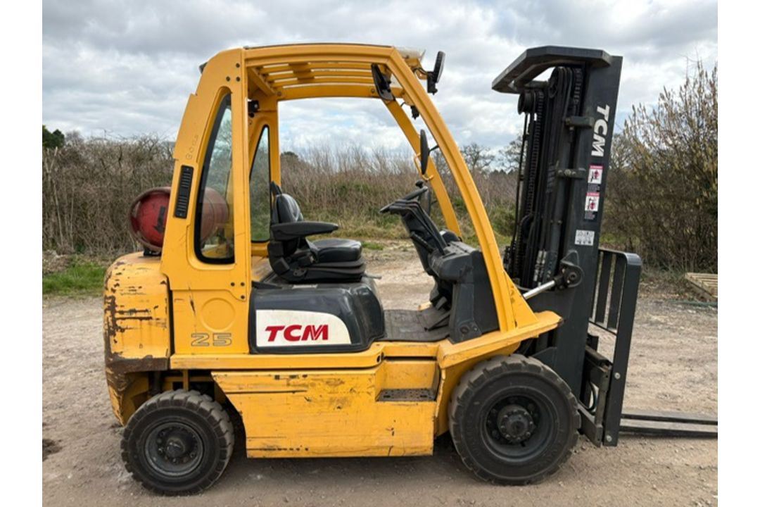 2017 TCM 2.5 Tonne Gas Forklift, 3615 Hours, 4500mm Full Free Lift, Side Shift - Image 2 of 7