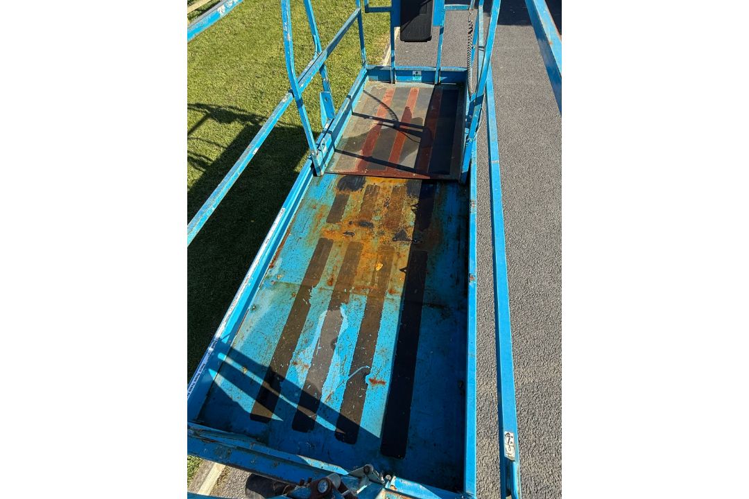 2006 Genie GS2646 Electric Scissor Lift - Image 10 of 11