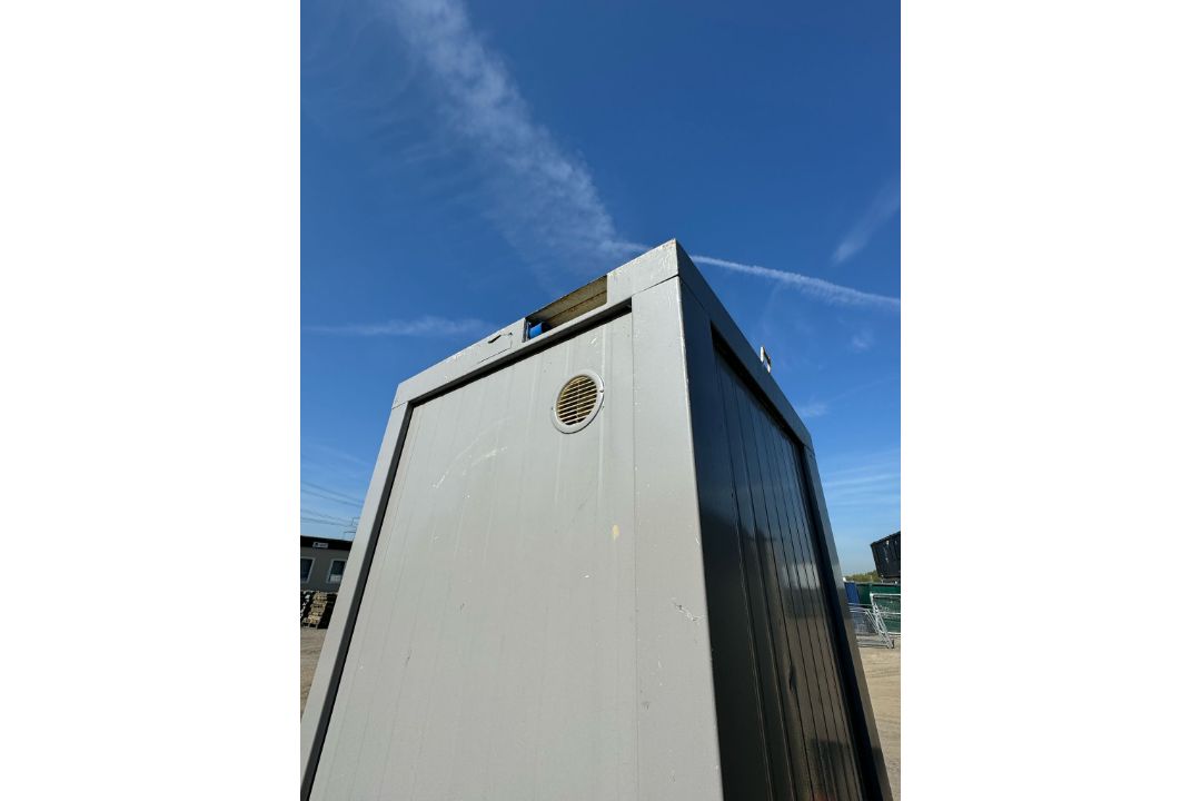 Single Site Toilet Block - Image 2 of 6