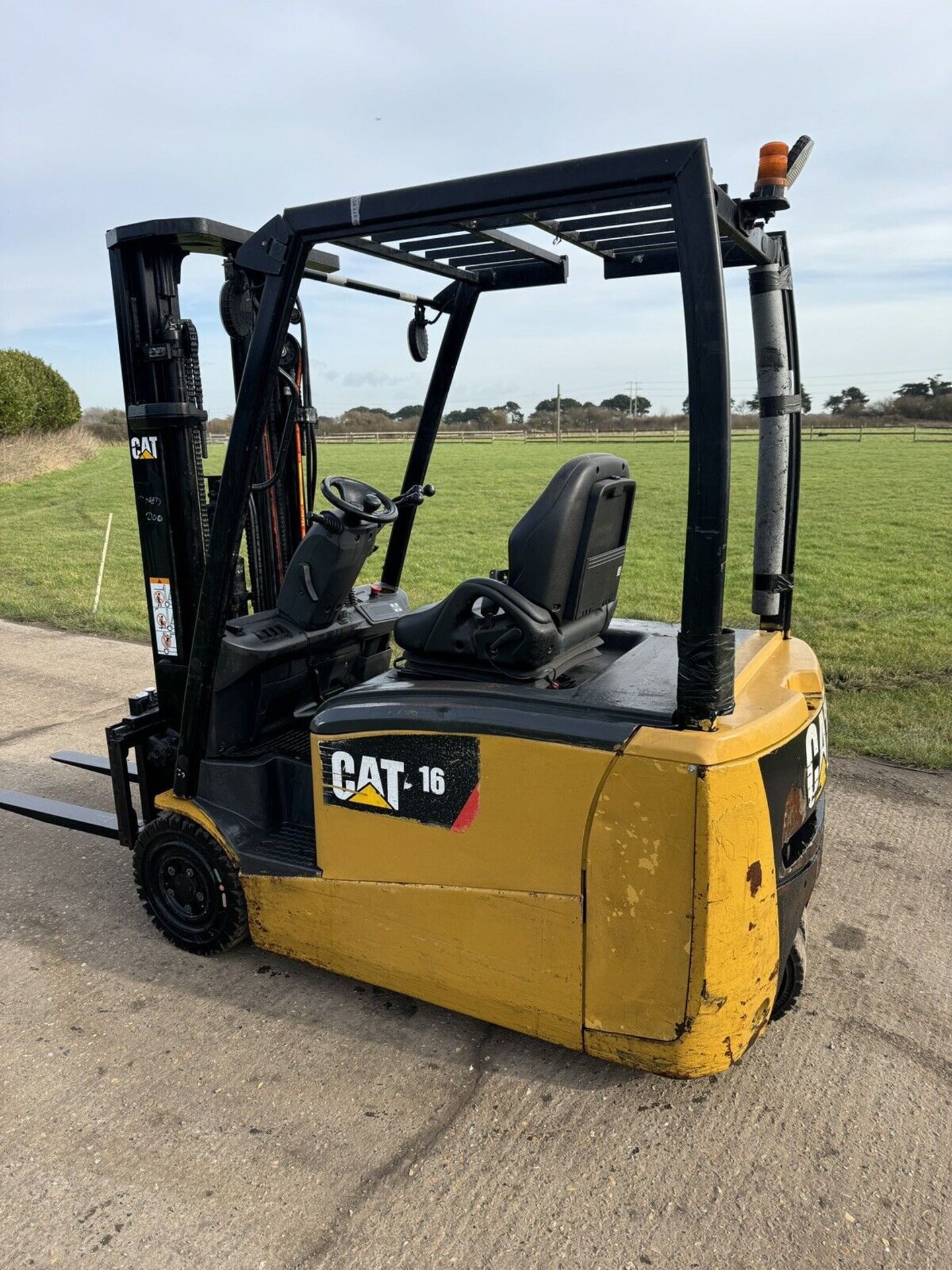 2012 Caterpillar EP18CPN 1.6 Electric Forklift Container Spec, Complete With Charger - Image 7 of 8
