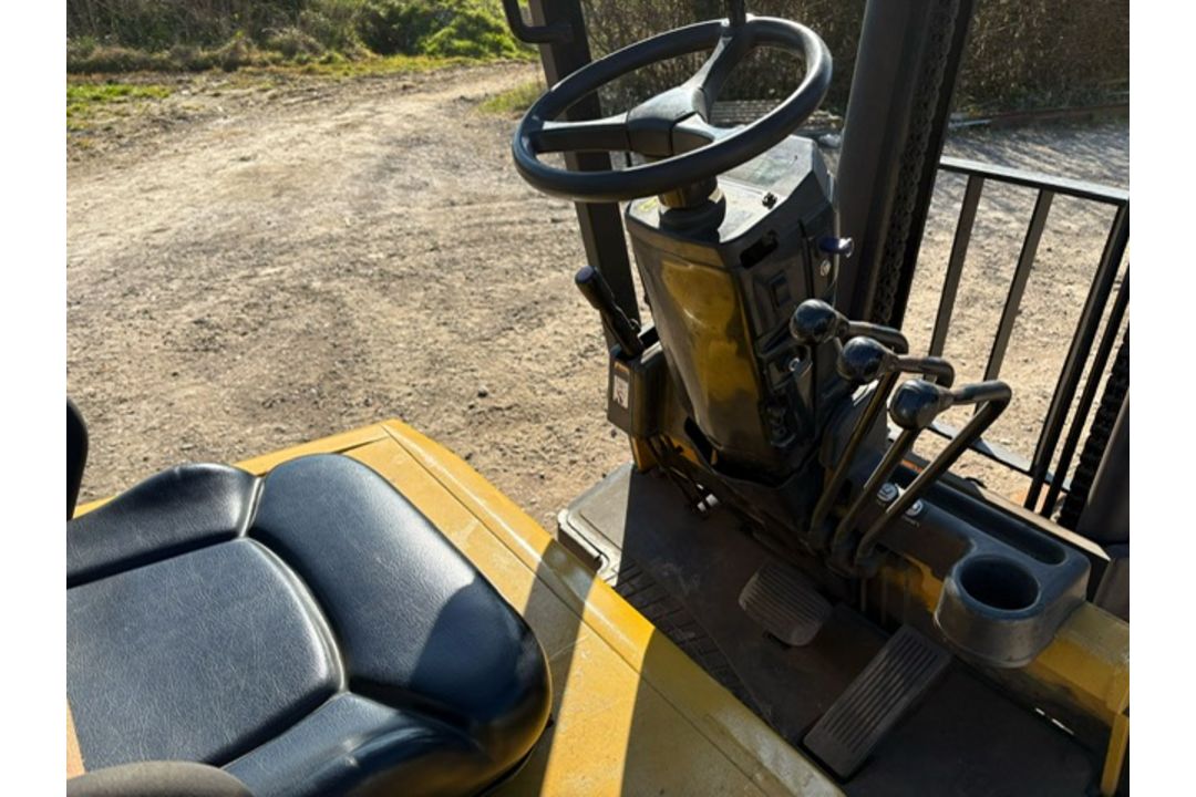 2005 Caterpillar 3 Tonne Electric Forklift, 4 Metre Lift, Side Shift - Image 12 of 16