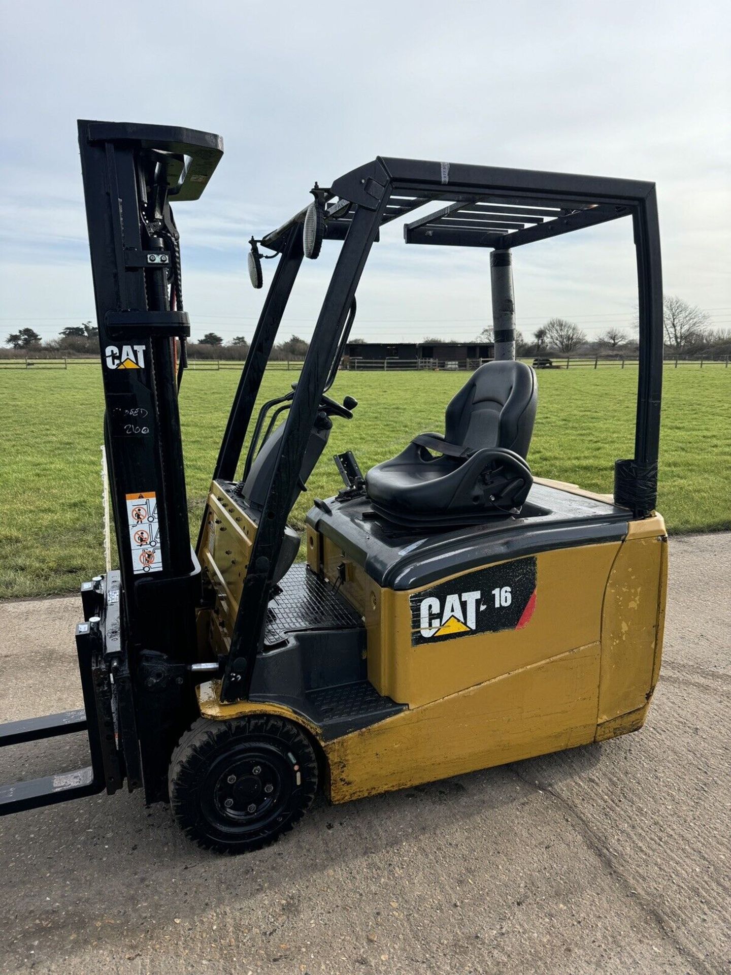 2012 Caterpillar EP18CPN 1.6 Electric Forklift Container Spec, Complete With Charger - Image 2 of 8