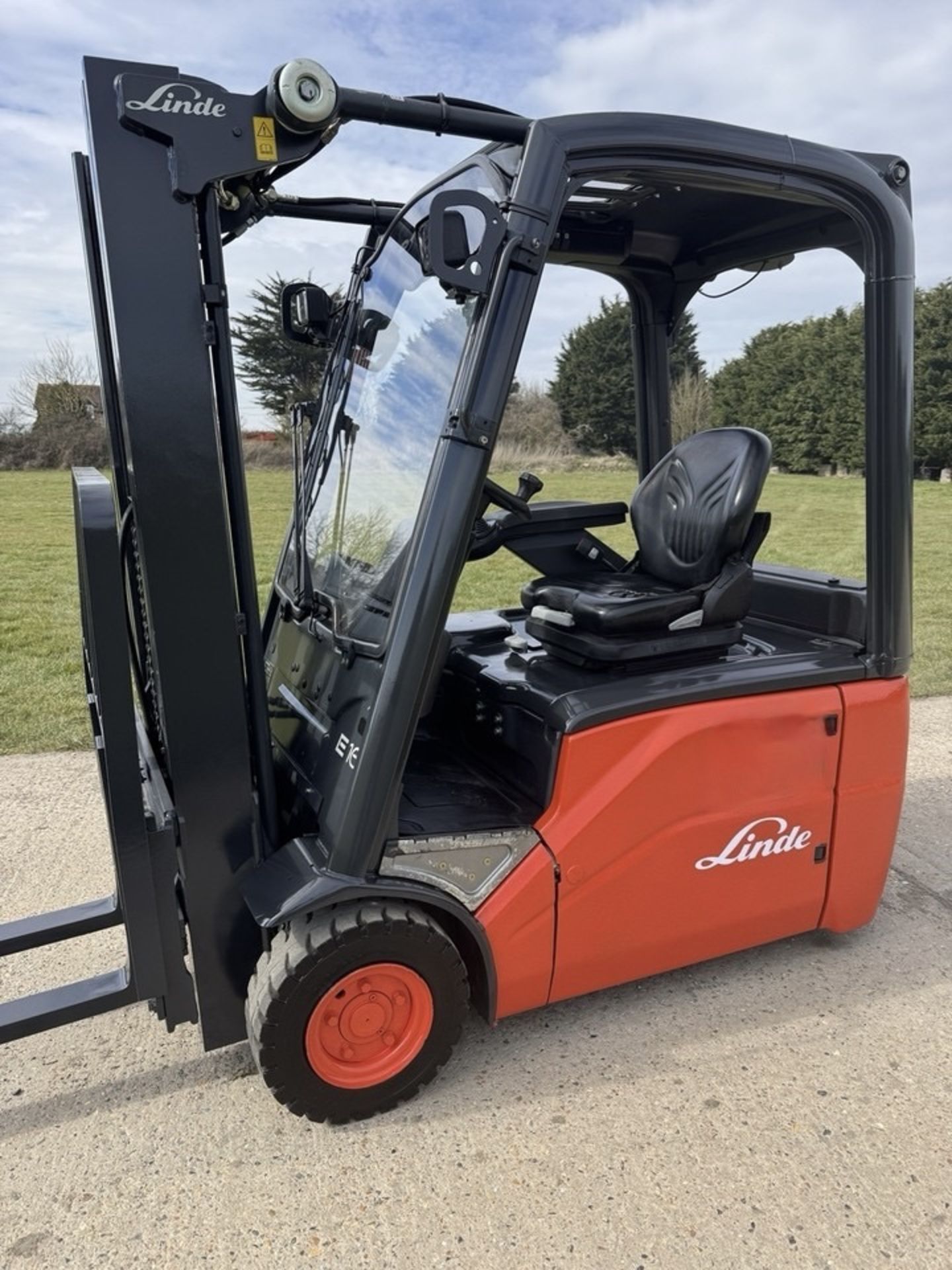 2013 Linde 1.6 Tonne Electric Forklift, Container Spec, Battery Complete With Charger - Image 3 of 12