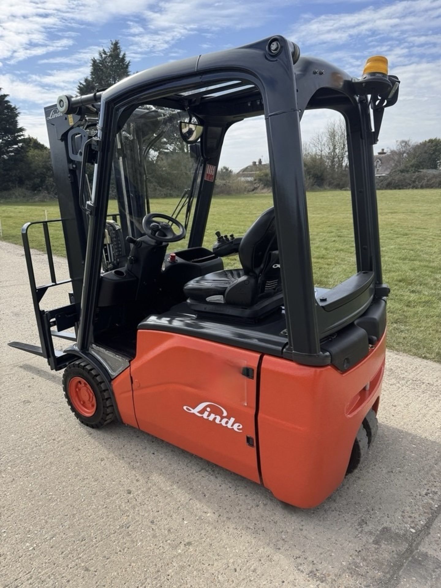 2013 Linde 1.6 Tonne Electric Forklift, Container Spec, Battery Complete With Charger - Image 6 of 12