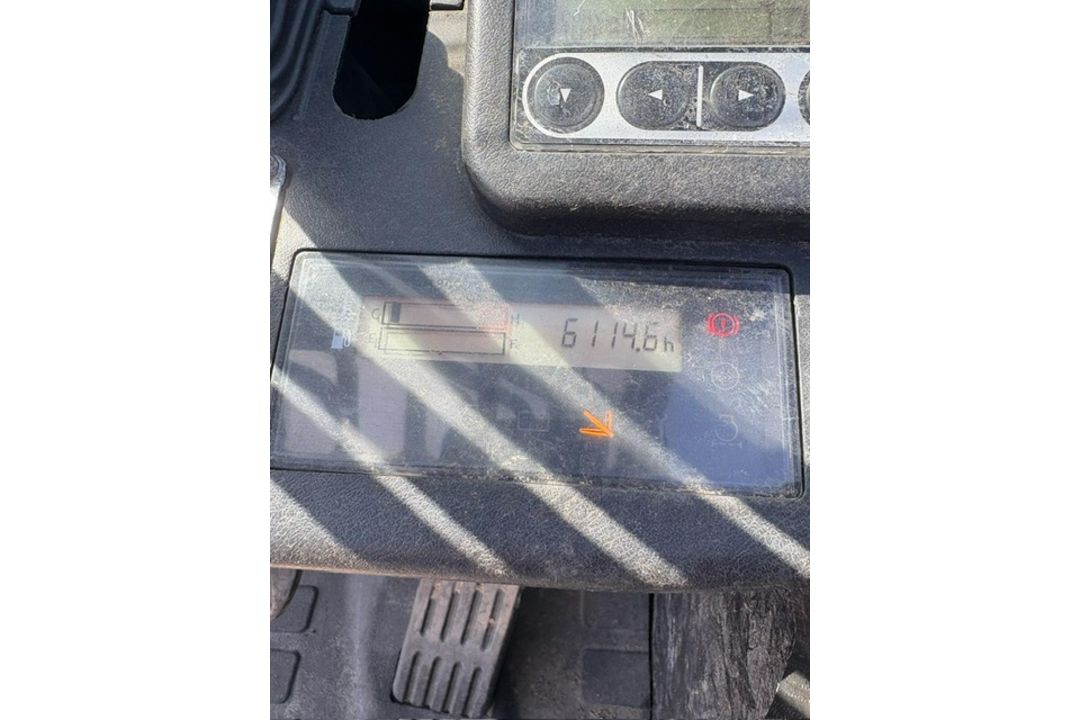 2017 Toyota 2.5 Tonne Diesel Forklift, 6124 Hours, 6m Triple Mast, Side Shift, Spare 4th Service - Image 8 of 8