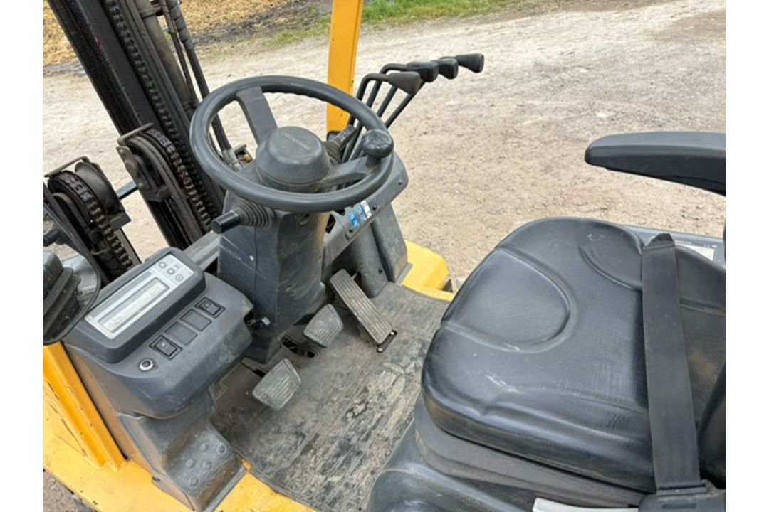 2017 TCM 2.5 Tonne Gas Forklift, 3615 Hours, 4500mm Full Free Lift, Side Shift - Image 5 of 7