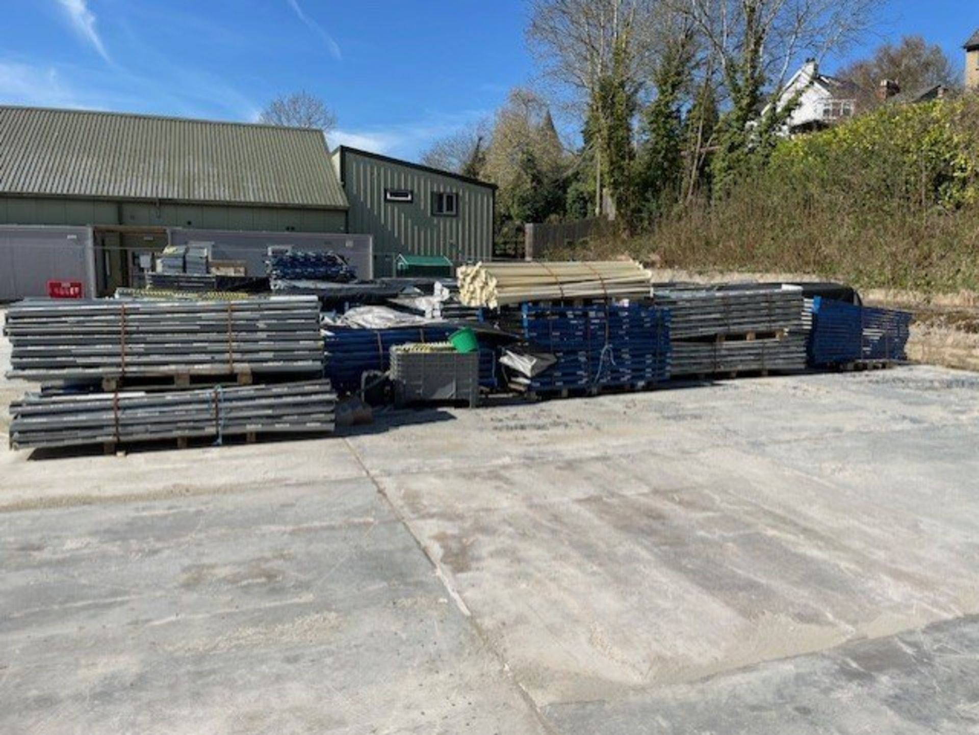181 Bays of Back To Back Flow Racking Consists 224 Frames, 910 Flow Shelves, Dismantled & Palletised - Image 27 of 27
