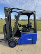 2014 Linde 1.5 Tonne Electric Forklift, ONLY 800 HOURS FROM NEW!, Container Spec, Charger Included