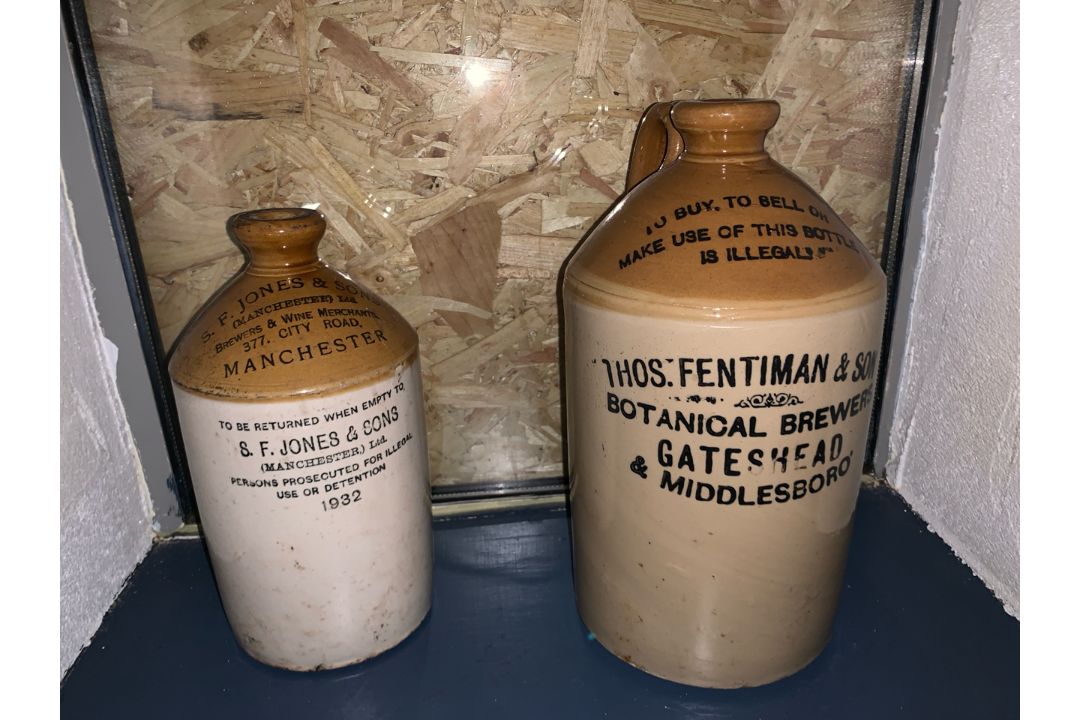 Pair Of Display Jugs, No Reserve - Image 1 of 2