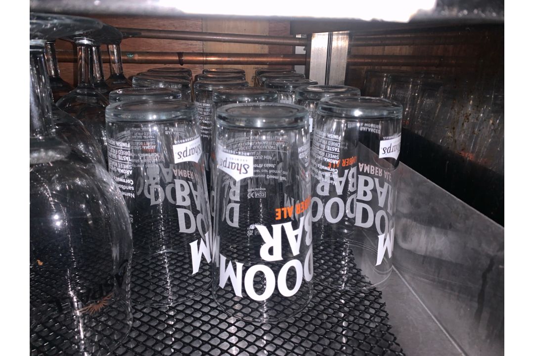 Doom Bar Pint Glasses, Approximately 20, No Reserve