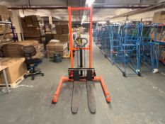1000Kg Capacity Pallet Stacker