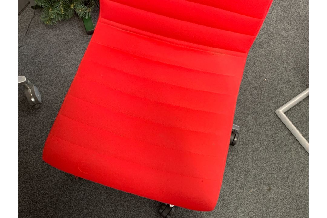 Wheeled Rectangular Straight Desk & Red Felt Wheeled Office Chair- NO RESERVE - Image 3 of 12