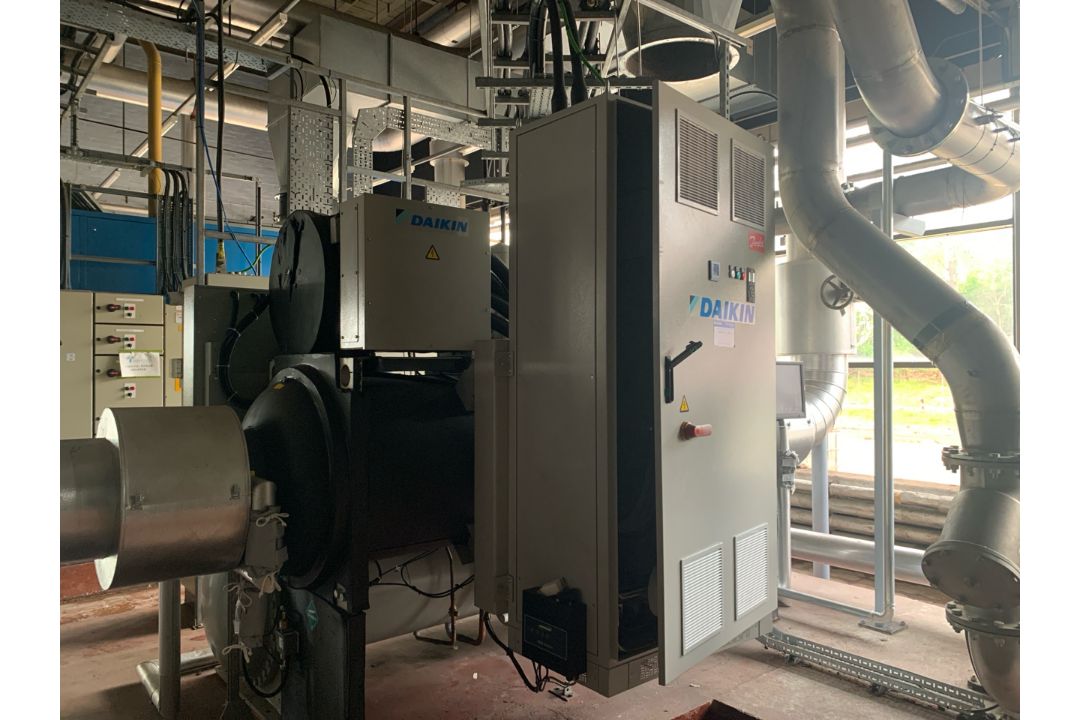 Daikin Centrifugal Compressor Chiller - Image 13 of 27