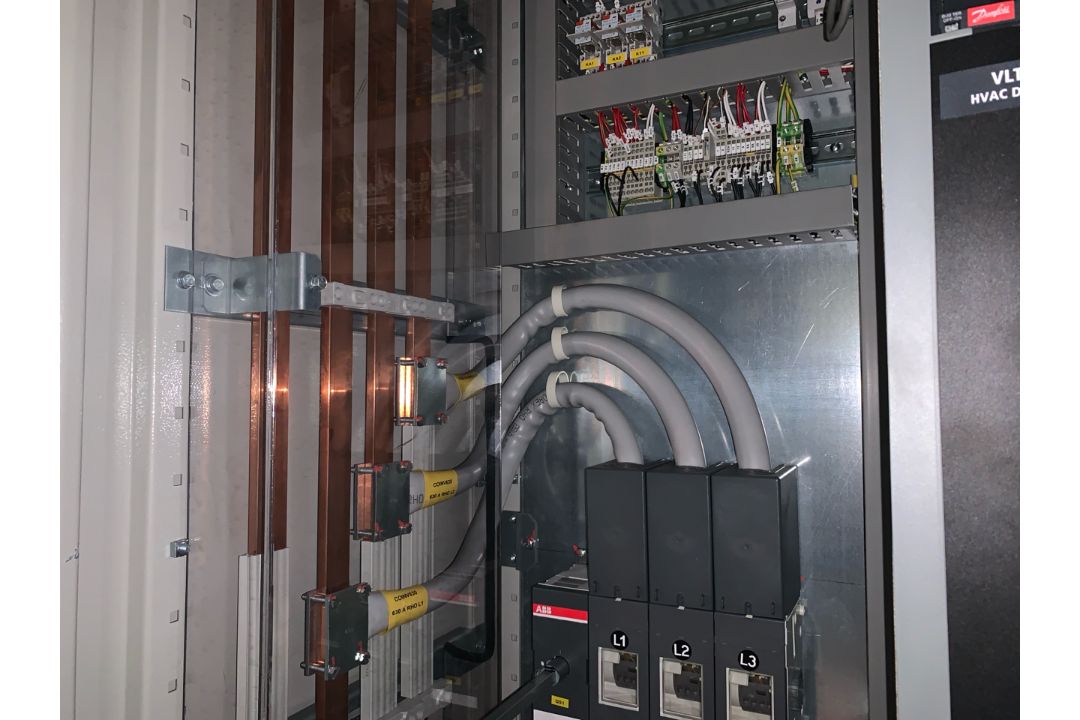 Daikin Centrifugal Compressor Chiller - Image 15 of 27