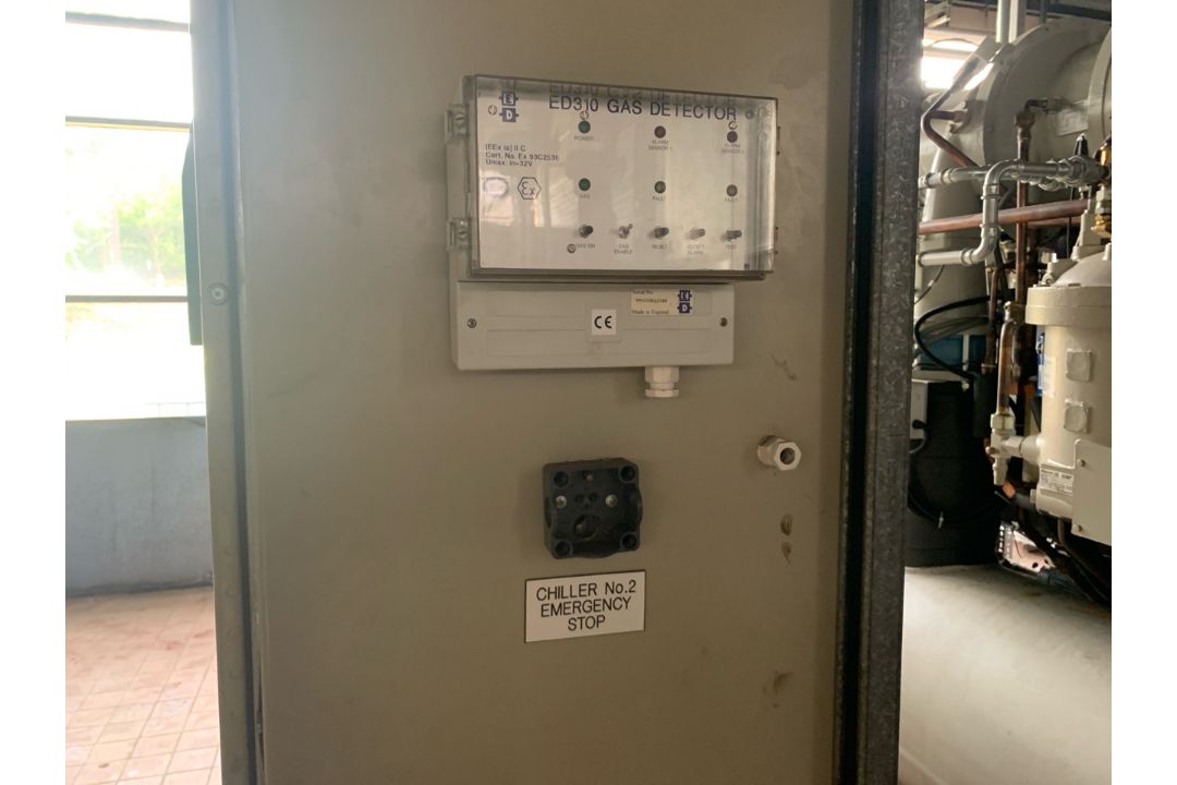 Daikin Centrifugal Compressor Chiller - Image 2 of 27