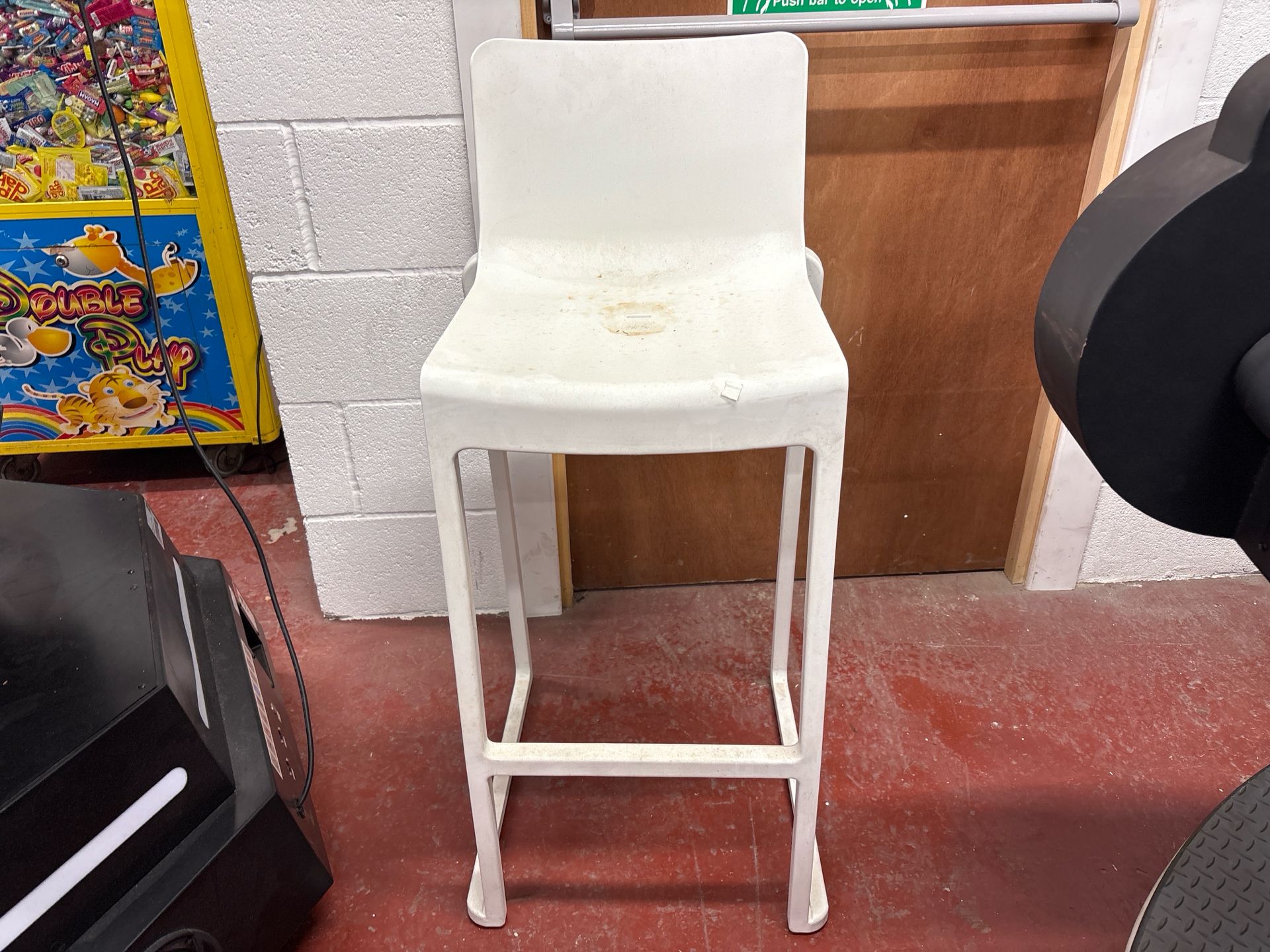 Plastic Stools x10 - Image 3 of 5