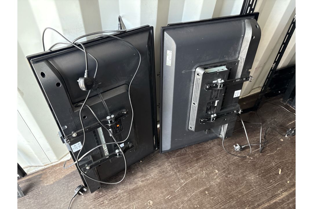 JVC 32 Inch Screen x4 - Image 2 of 4