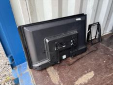 JVC 32 Inch Screen x2