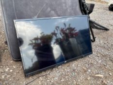 JVC 32 Inch Screen x2