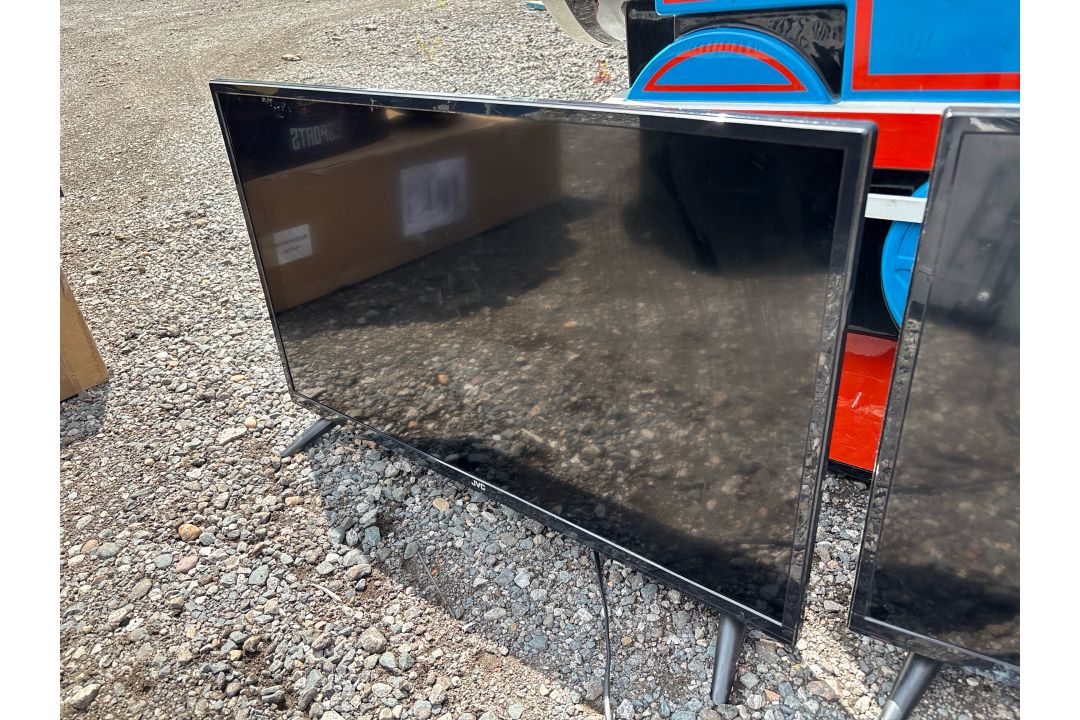JVC 32 Inch Screen x4 - Image 5 of 5