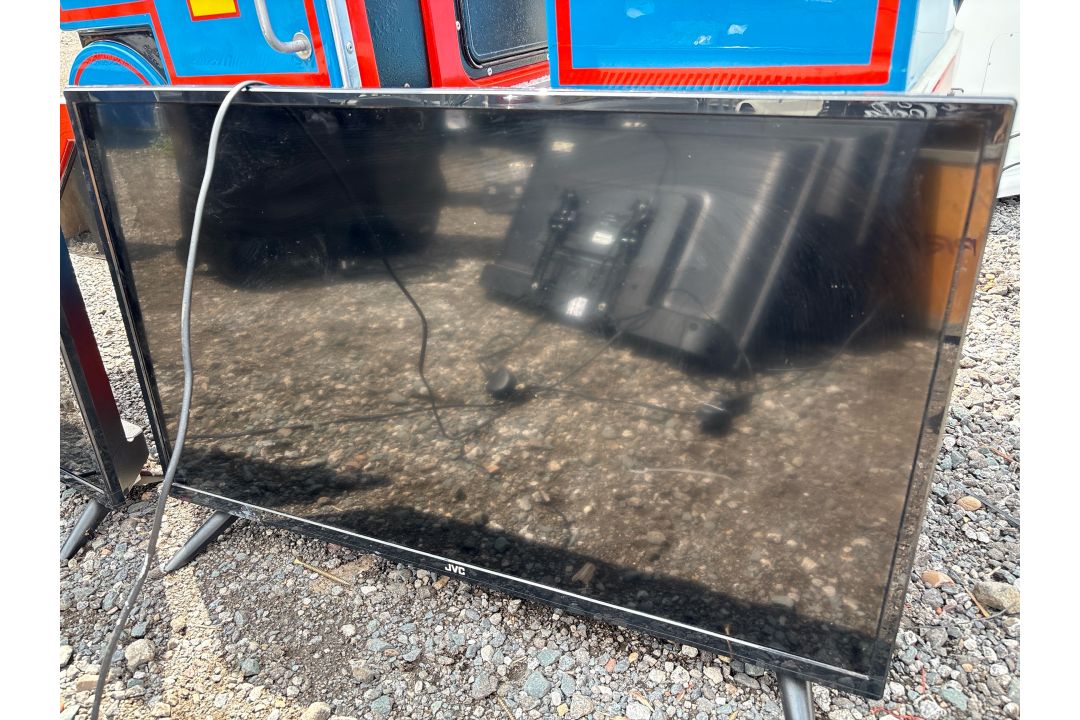 JVC 32 Inch Screen x4 - Image 4 of 5