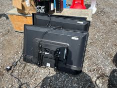 JVC 32 Inch Screen x4