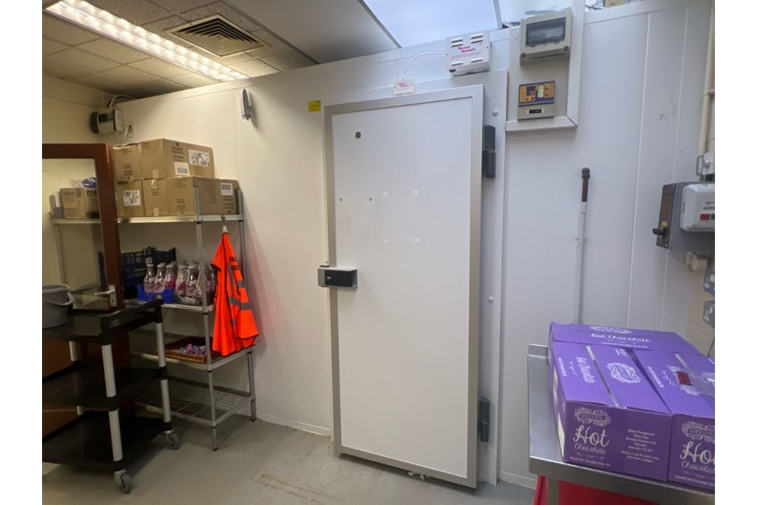 Commercial Grade Walk in Freezer - Image 2 of 12
