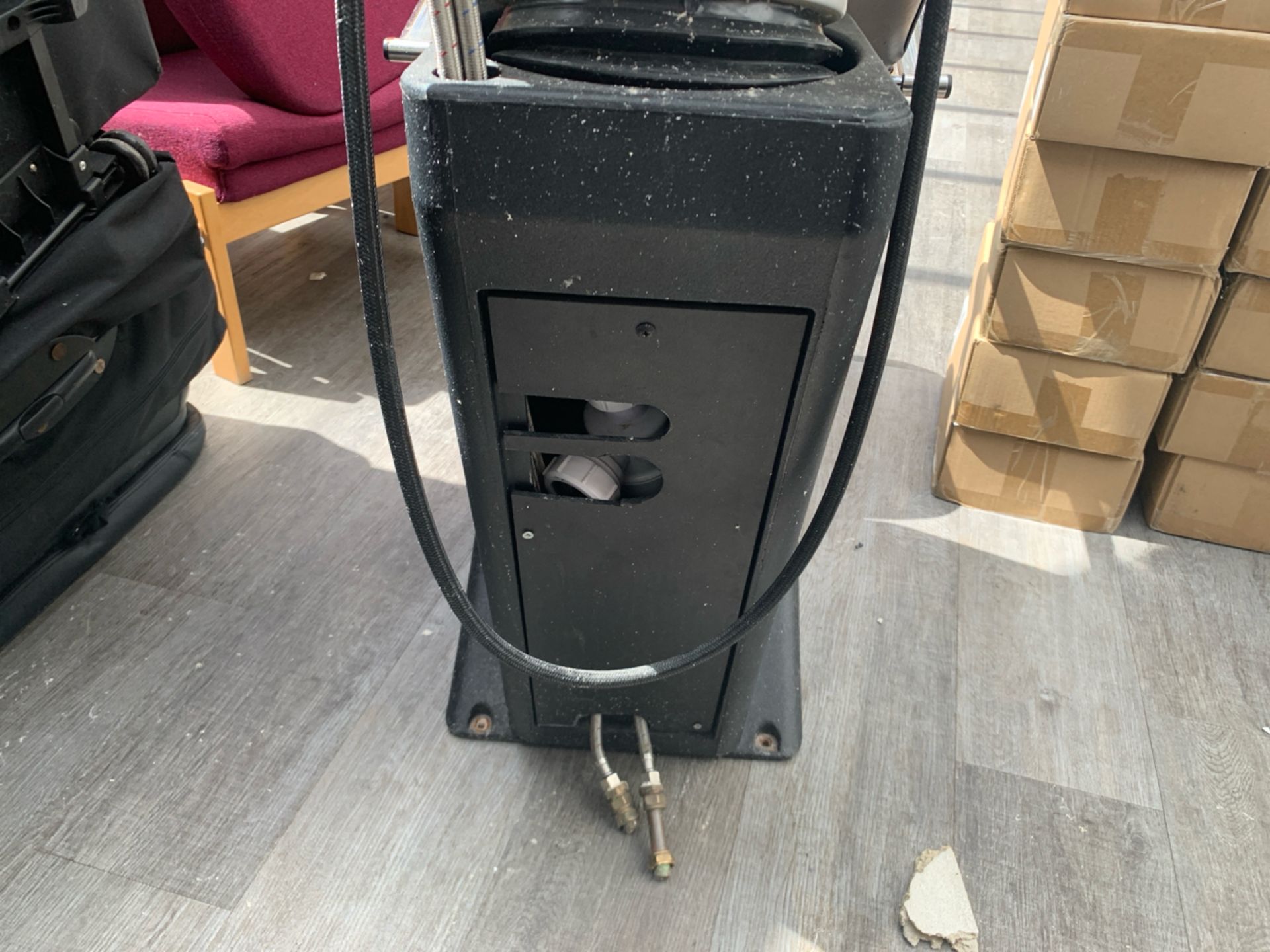 Hair Salon Chair With Head Sink - No Reserve - Image 7 of 8