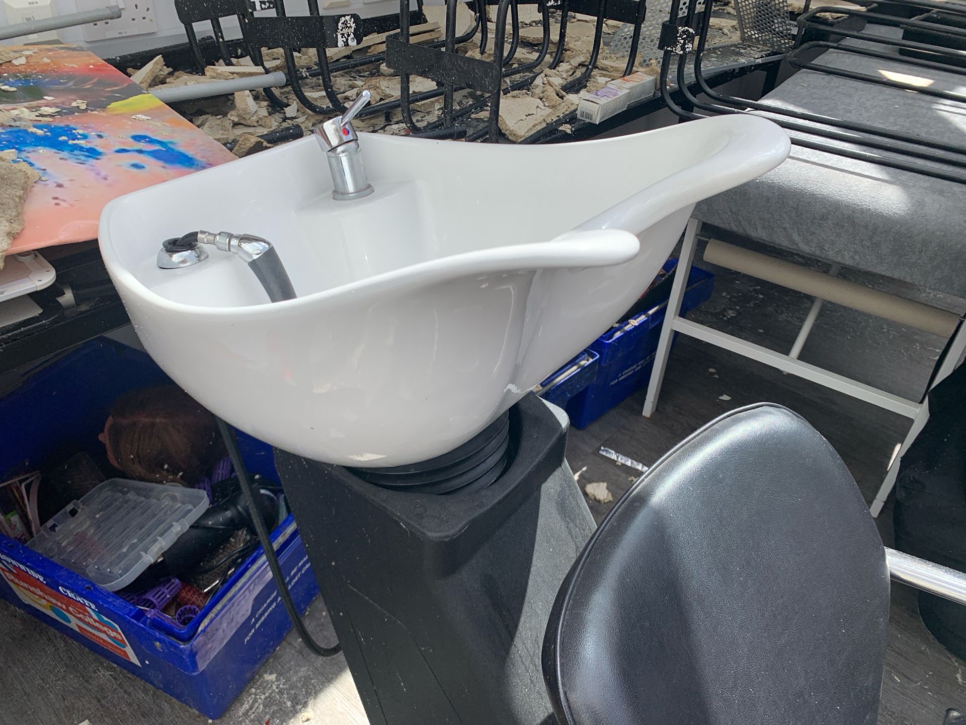 Hair Salon Chair With Head Sink - No Reserve - Image 4 of 8