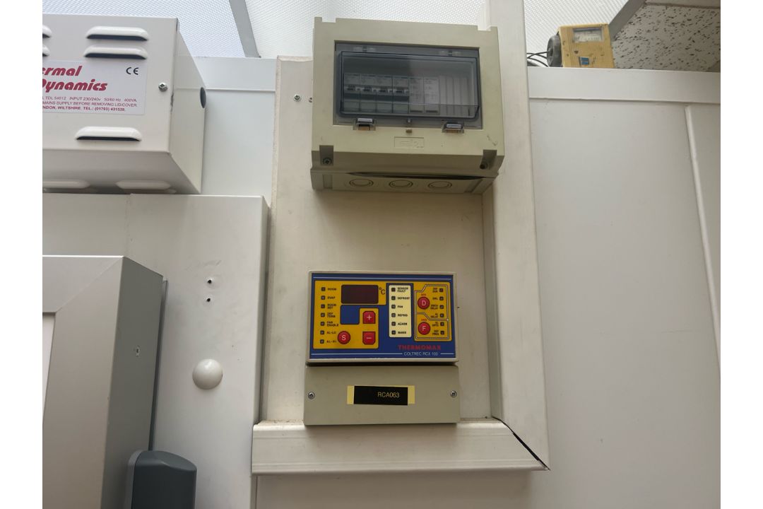 Commercial Grade Walk in Freezer - Image 8 of 12