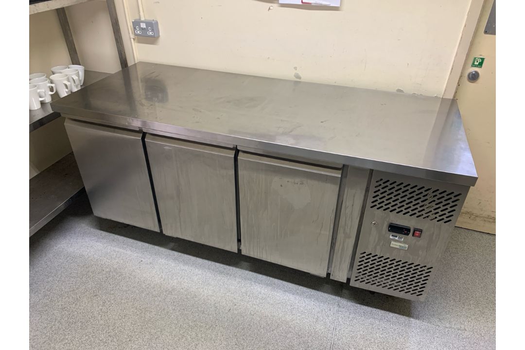 Interlevin 3 Door Under Counter Fridge - NEXT BID WINS - Image 5 of 10