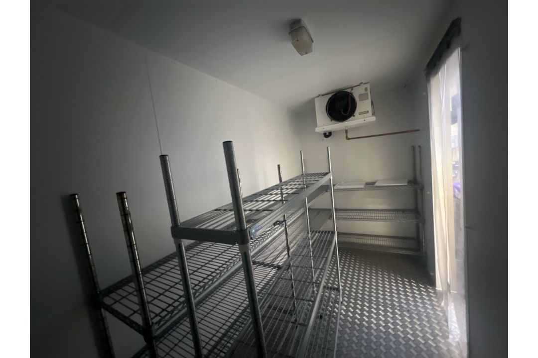 Commercial Grade Walk in Freezer - Image 5 of 12