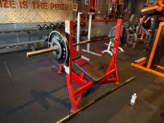 Hammer Strength Decline Chest Press Station