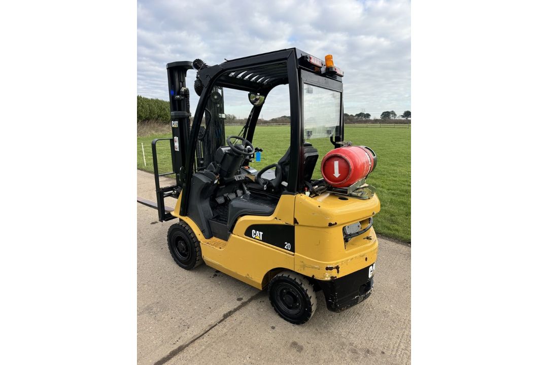 2011 Caterpillar 2 Tonne Gas Forklift, Container Spec, Triple Mast - Image 3 of 5