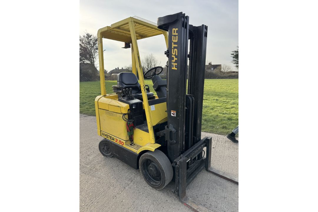 Hyster 2.5 Tonne Electric Forklift Truck, Container Spec, Complete With Charger - Image 4 of 5