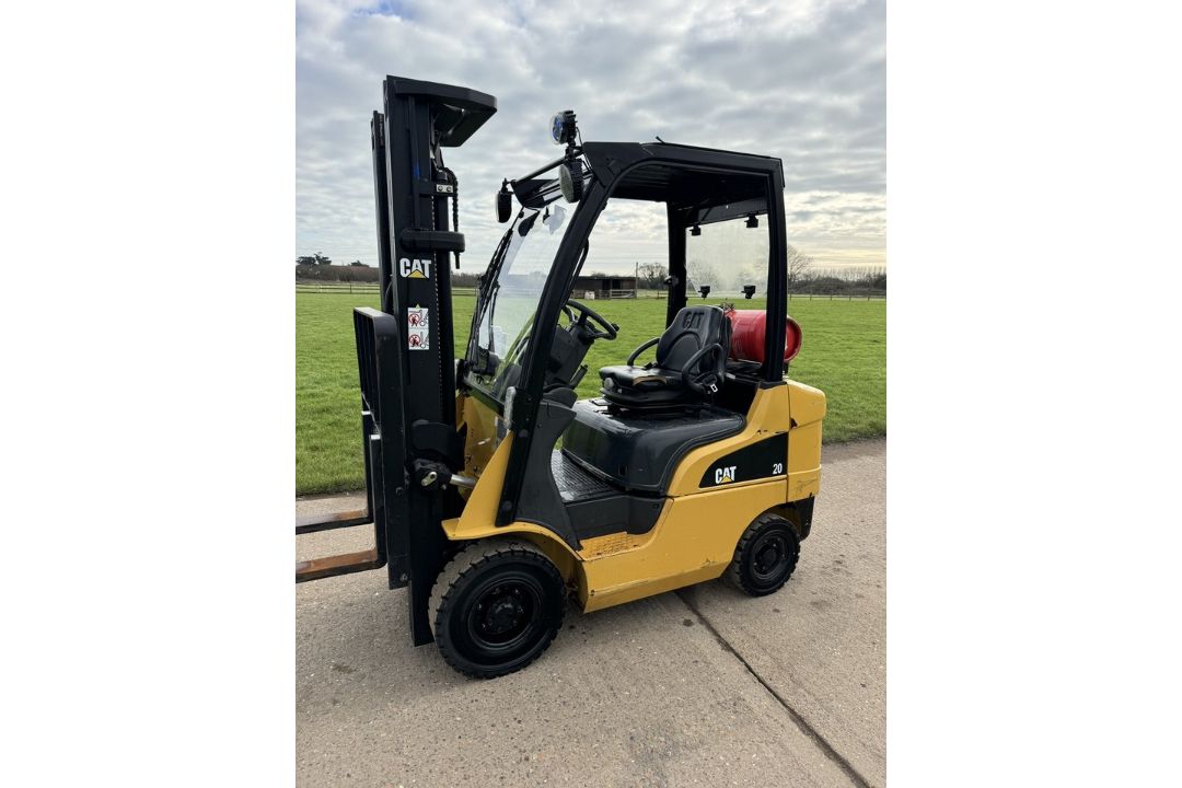 2011 Caterpillar 2 Tonne Gas Forklift, Container Spec, Triple Mast - Image 1 of 5