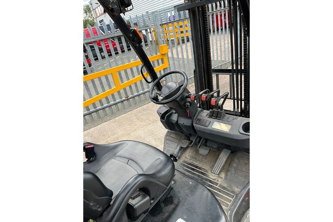HC CPY018 Gas Forklift, 1.8 Tonne Lift, 3.7m Duplex Mast With Side Shift, 10000 Hours - Image 4 of 4