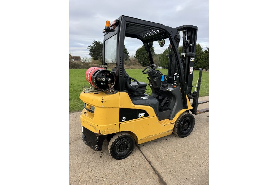 2011 Caterpillar 2 Tonne Gas Forklift, Container Spec, Triple Mast - Image 4 of 5