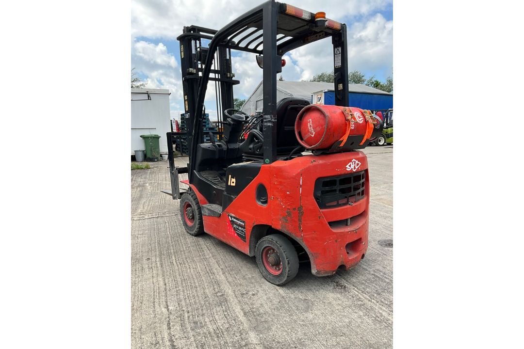 HC CPY018 Gas Forklift, 1.8 Tonne Lift, 3.7m Duplex Mast With Side Shift, 10000 Hours - Image 3 of 4