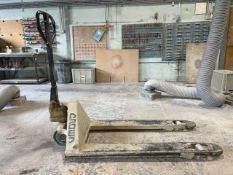 Crown Pallet Truck - No Reserve