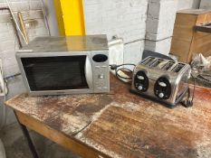 Microwave & Toaster - No Reserve