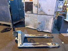 Crown 2000kg Pump Truck - No Reserve