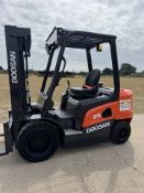 2018 Doosan 8 Tonne Diesel Forklift, Triple Mast, 7157 Hours, 4.3m Mast With 3rd 4th Service