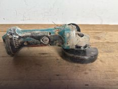 Makita DGA452RMJ 18V LXT Angle Grinder 115MM Slide Switch